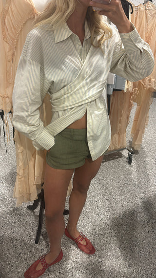 Vacanza Wrap Shirt in Pinstripe